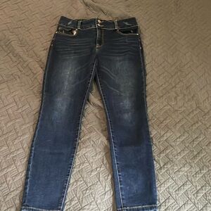 Dark wash stretchy Justfab skinny jeans size 32.